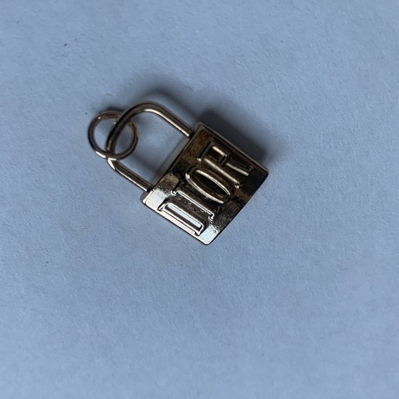 Dior Lock Zipper Pull - Picture 3 of 3